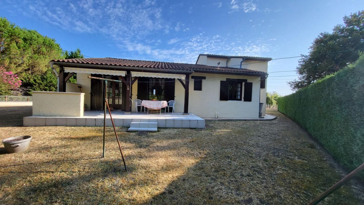 MUSSIDAN Maison proche centre Mussidan 5 pièces 80 m2 plus 20 m² aménagés, garage et cellier 2