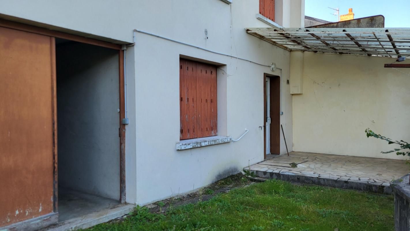 MUSSIDAN Maison de 1970 divisée en 2 appartements Centre Mussidan 152 m2 plus garage 2