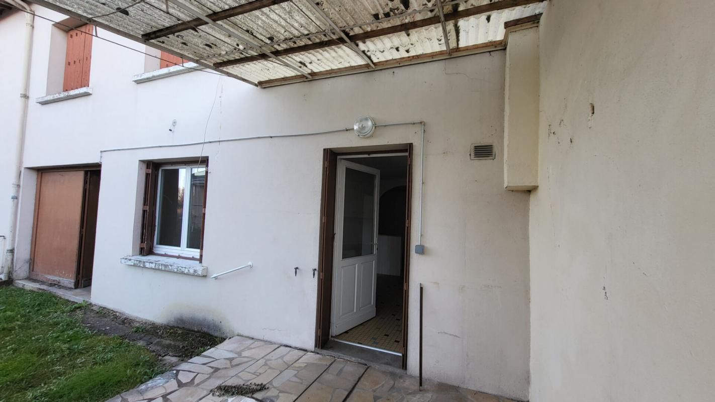 MUSSIDAN Maison de 1970 divisée en 2 appartements Centre Mussidan 152 m2 plus garage 4