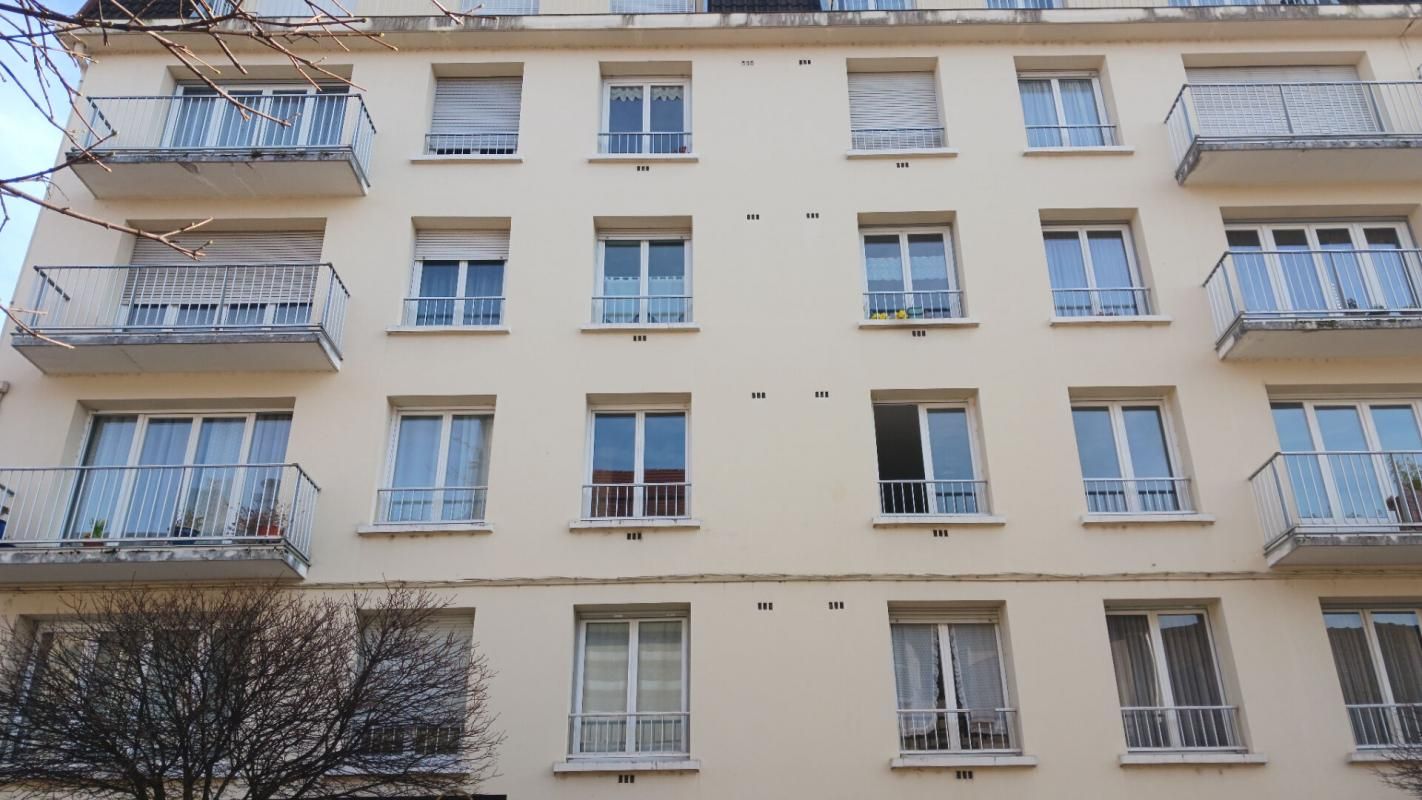 LONS-LE-SAUNIER Appartement Lons Le Saunier 4 pièce(s) 2
