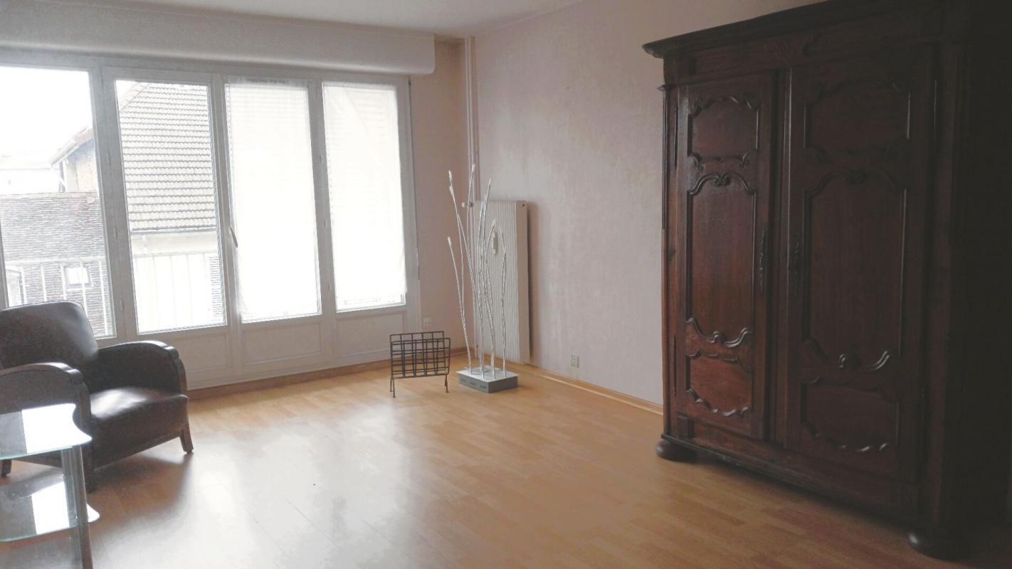 LONS-LE-SAUNIER Appartement Lons Le Saunier 4 pièce(s) 3