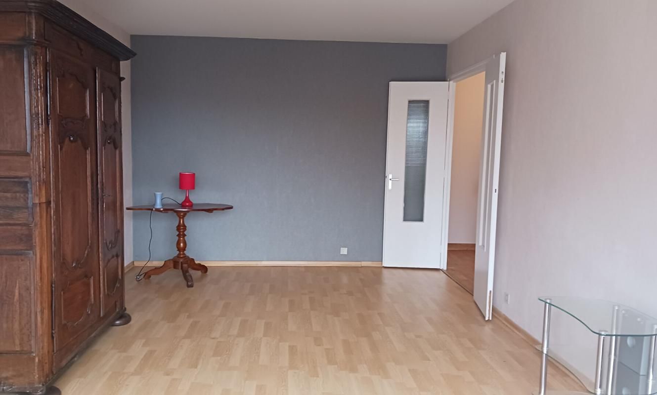 LONS-LE-SAUNIER Appartement Lons Le Saunier 4 pièce(s) 4