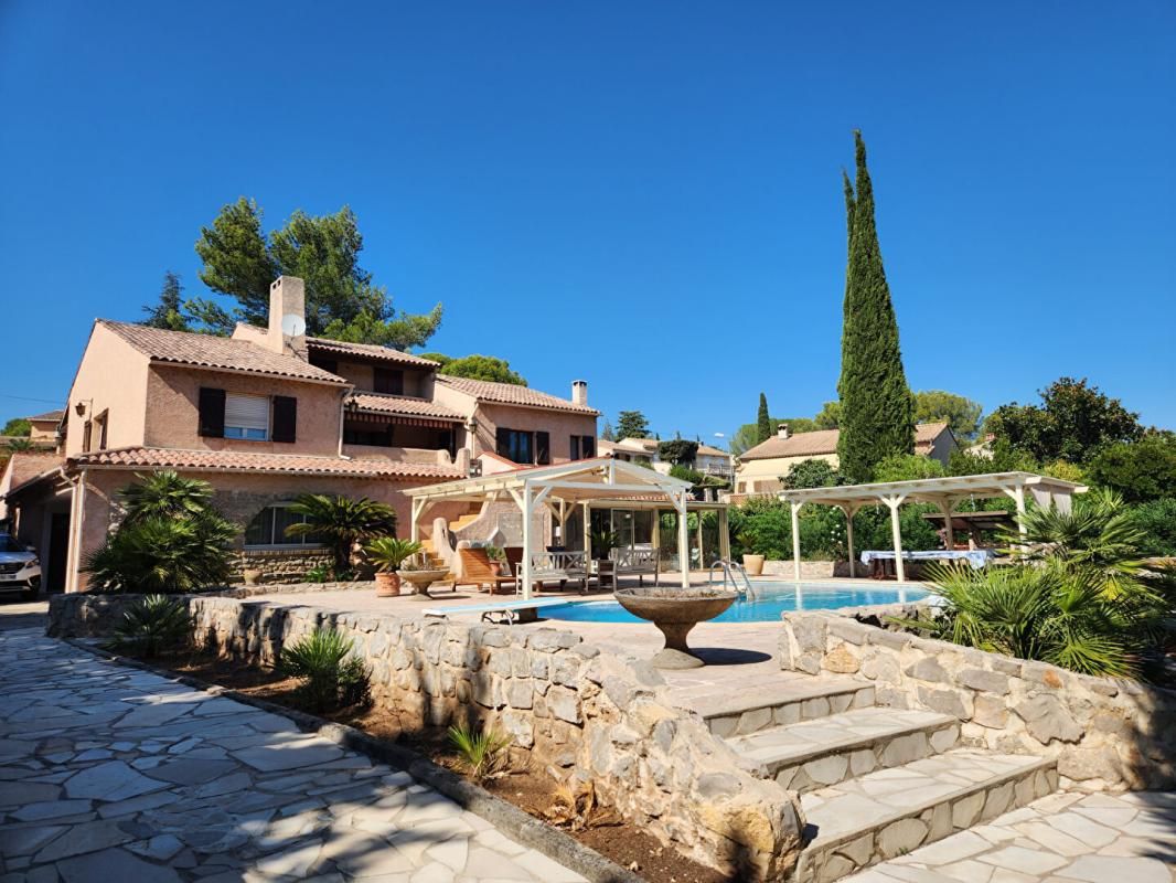 LE MUY Villa Le Muy 9 pièces- 377 m2- PISCINE- 2 LOGEMENTS POSSIBLES 2