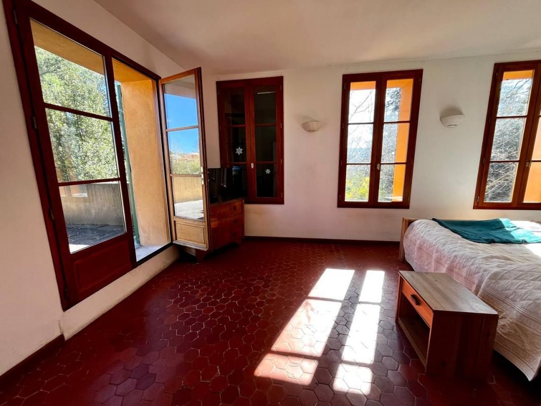 AUBAGNE 2 maisons sur 3470m2 de terrain 2