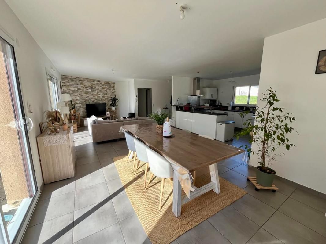 CHATEAU-L'EVEQUE Maison récente Château L'Evêque 105 m2 2