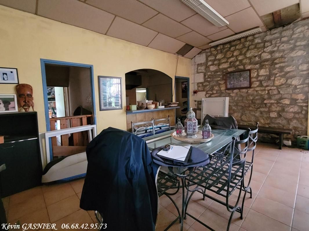 ANGOULEME ANGOULEME (16000) : Victor Hugo Grange de 150m2 3