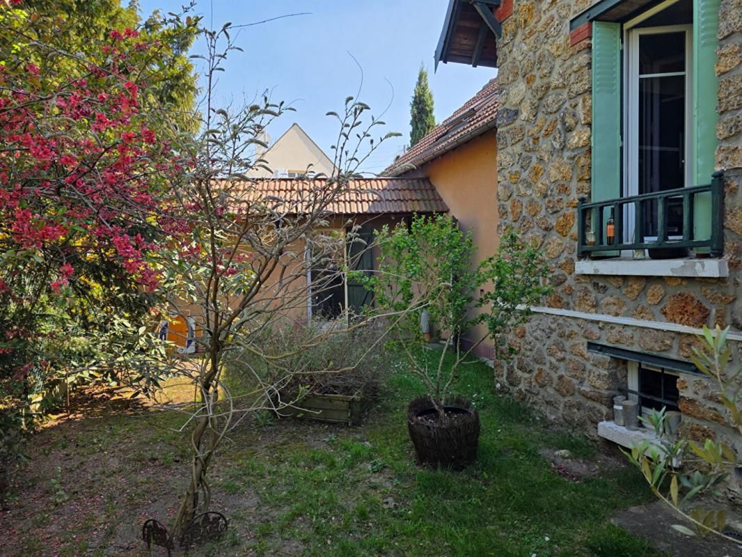 MONTESSON Maison familiale atypique et charmante 3