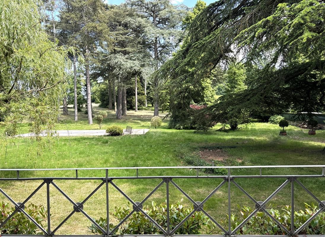 LA TALAUDIERE LA TALAUDIERE 42350 Propriété dans une maison de maitre Appartement 454m² 4 chambres 1