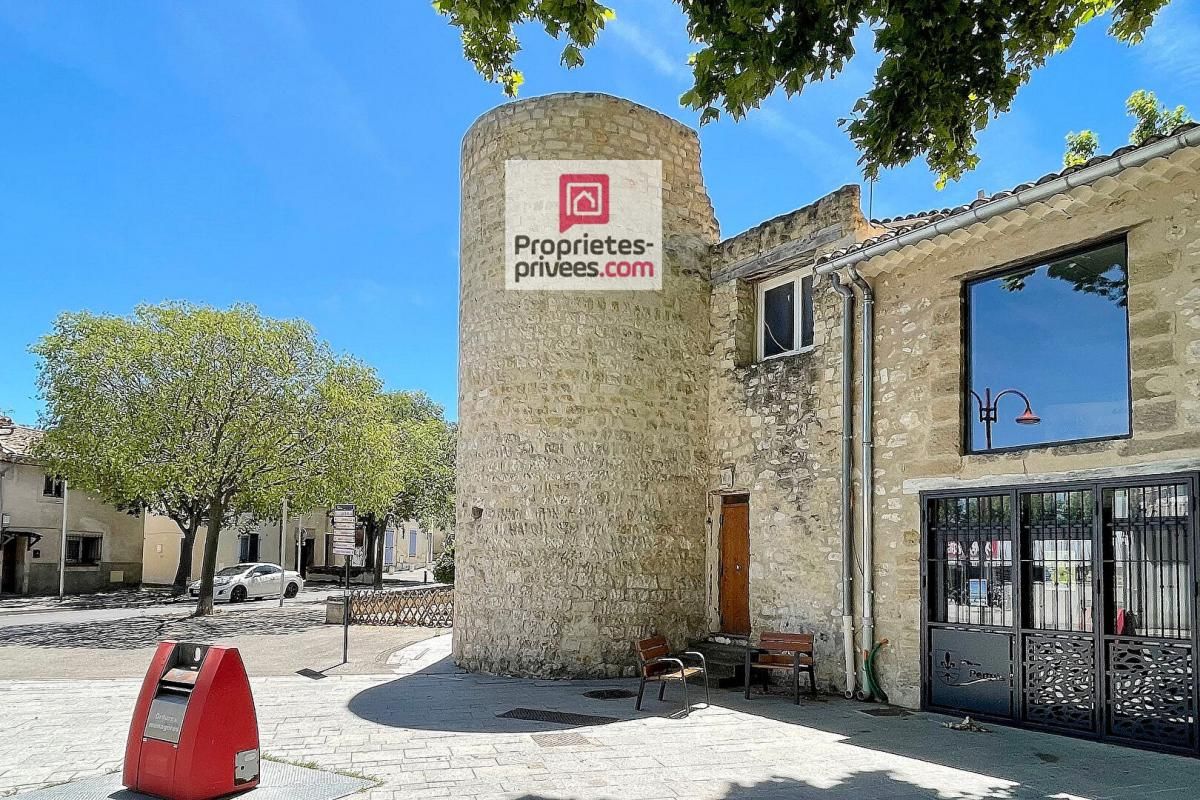 PERTUIS Maison de village avec courette à rénover 2