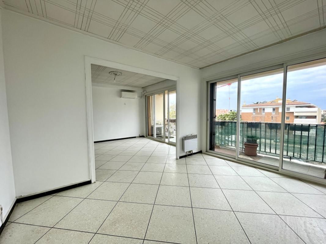 SIX-FOURS-LES-PLAGES Appartement 80m2 centre-ville de Six-Fours-Les-Plages - à renover 2