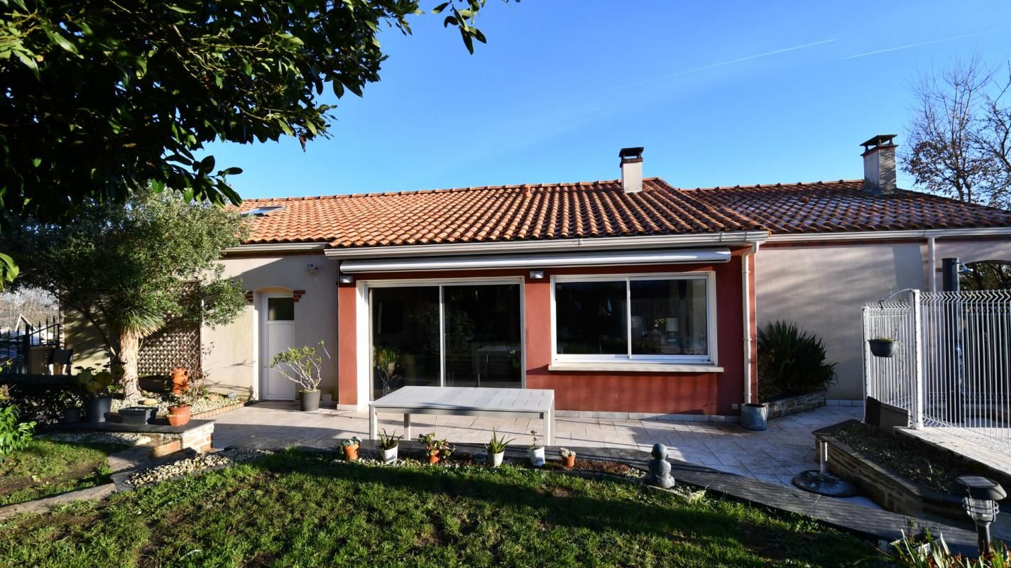 Maison Saint Fiacre Sur Maine 5 P . 4 Chs . 133 M² . T 821 M² . 2 Garages