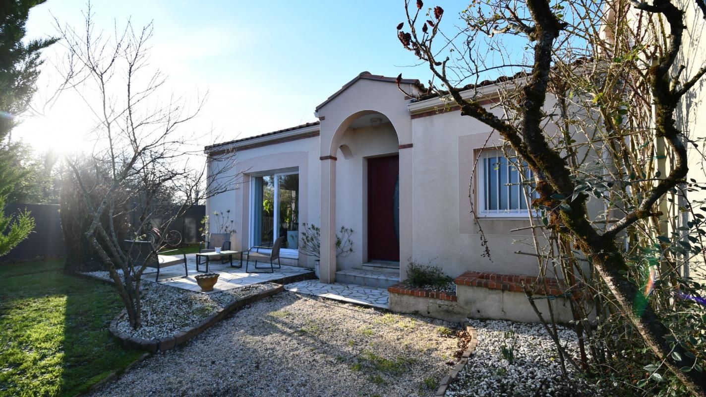 SAINT-FIACRE-SUR-MAINE Maison Saint Fiacre Sur Maine 5 P . 4 Chs . 133 M² . T 821 M² . 2 Garages 2