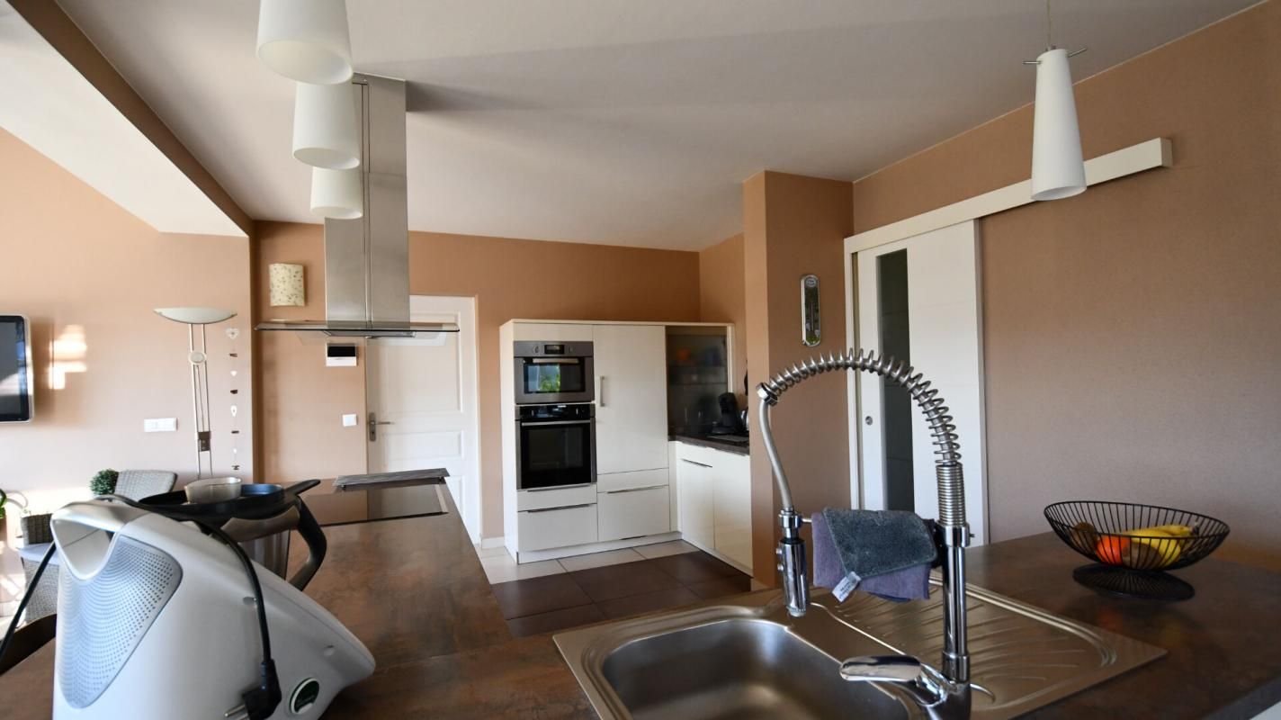 SAINT-FIACRE-SUR-MAINE Maison Saint Fiacre Sur Maine 5 P . 4 Chs . 133 M² . T 821 M² . 2 Garages 4