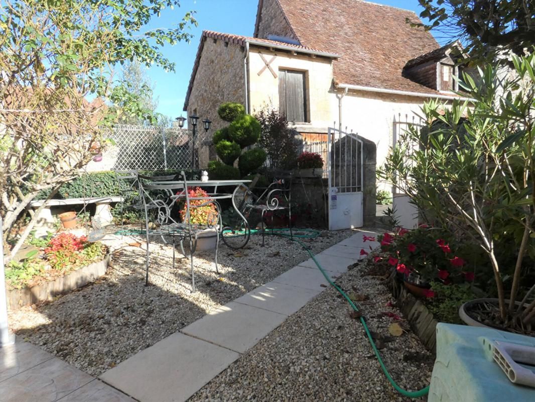 CHERVEIX-CUBAS Maison  134m² / 4 chambres / grange / jardin 4