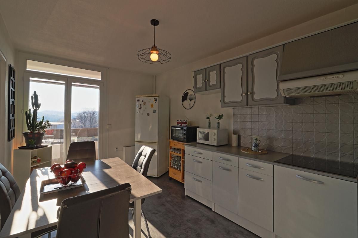 MEYTHET Appartement centre ville Meythet, 4 pièces, 2 chambres, 77 m², cave et parking 4