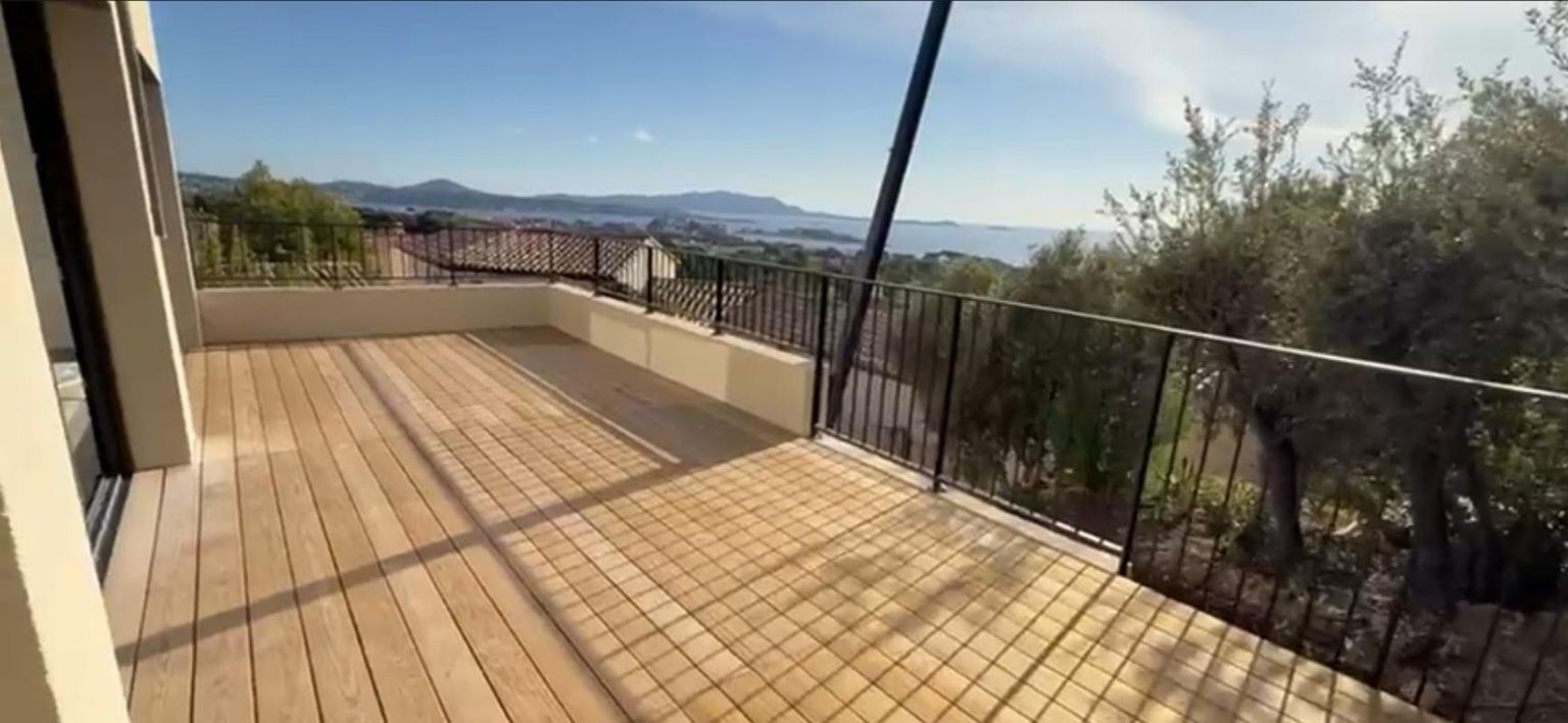BANDOL Nouveau, Bandol, villa récente de haut niveau de prestations, avec vue panoramique sur la baie 3