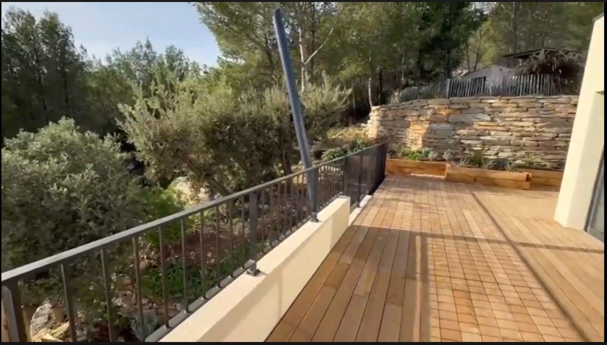 BANDOL Nouveau, Bandol, villa récente de haut niveau de prestations, avec vue panoramique sur la baie 4