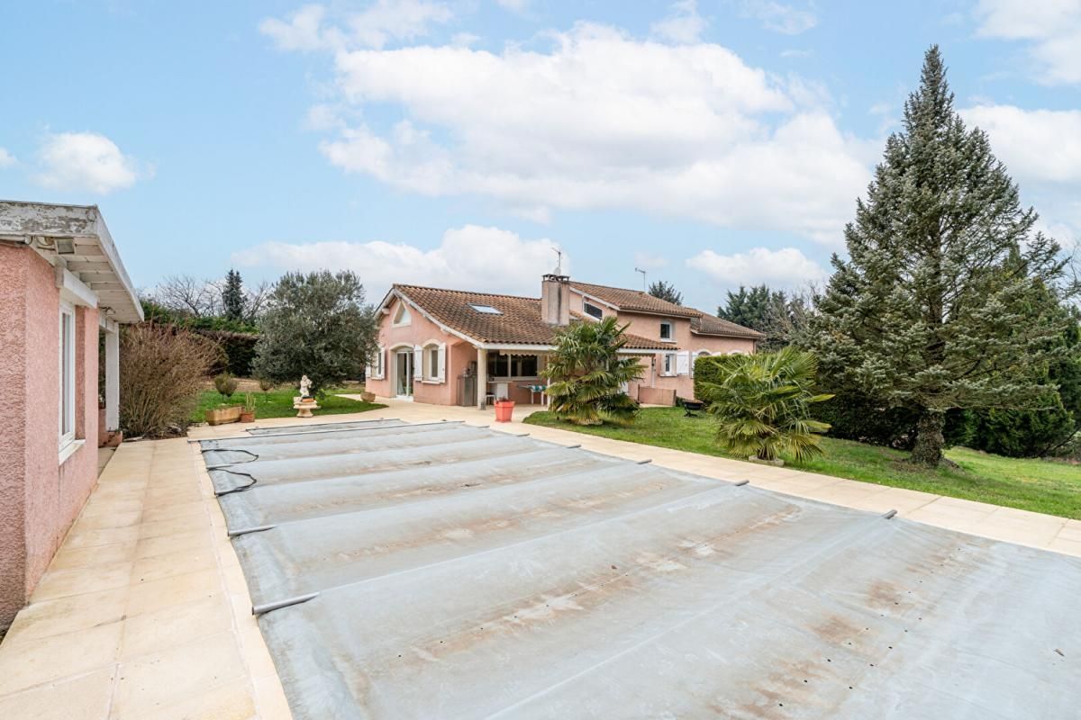 Maison Familiale sur Jassans Riottier 5 pièce(s) 165 m2 habitables (+ 115m² garages - atelier)