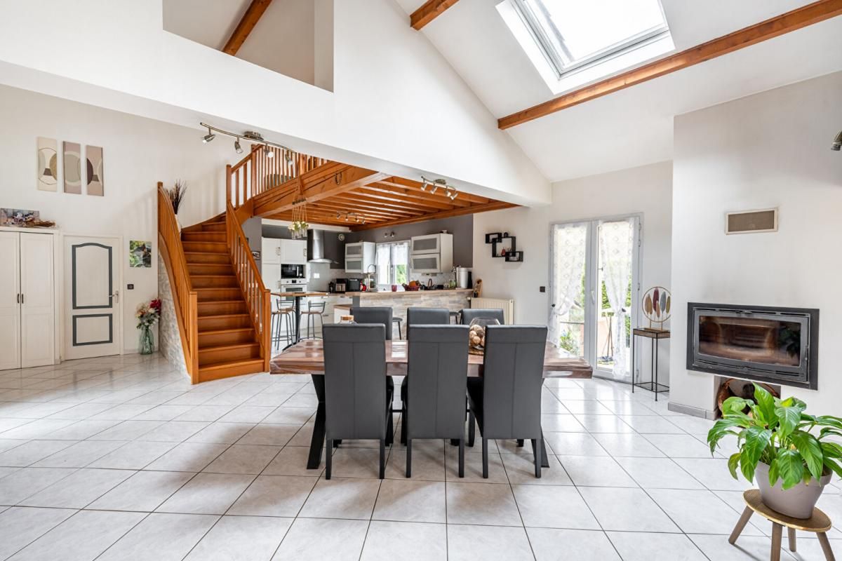 JASSANS-RIOTTIER Maison Familiale sur Jassans Riottier 5 pièce(s) 165 m2 habitables (+ 115m² garages - atelier) 3