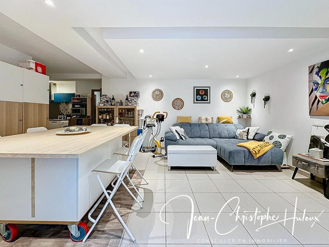 NIMES Nîmes 30000 -  Appartement 2 pièces de 53m2, Terrasse, Cave et parking privé 2