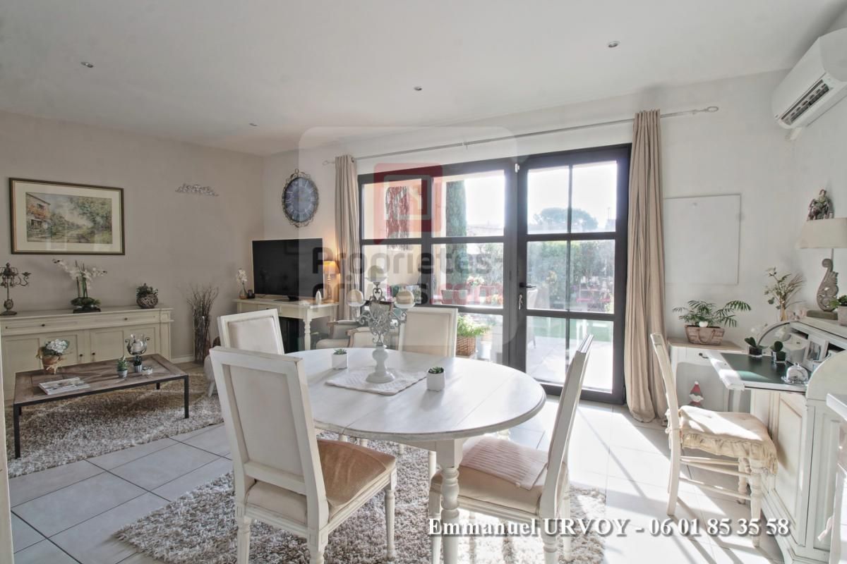 EYRAGUES EYRAGUES 13630 - Duplex 65 m² - 2 chambres - 2 salles de bain - terrasse - jardin - parking 2