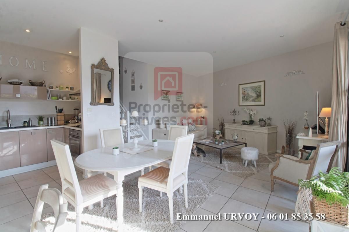 EYRAGUES EYRAGUES 13630 - Duplex 65 m² - 2 chambres - 2 salles de bain - terrasse - jardin - parking 4