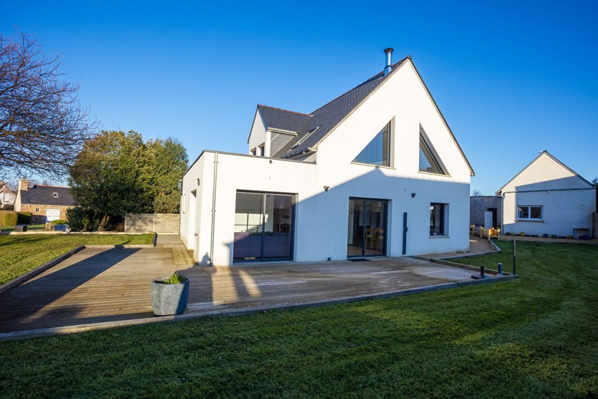 PLEUBIAN 200 M de la plage Maison Pleubian 6 pièce(s) 152.41 m2 2