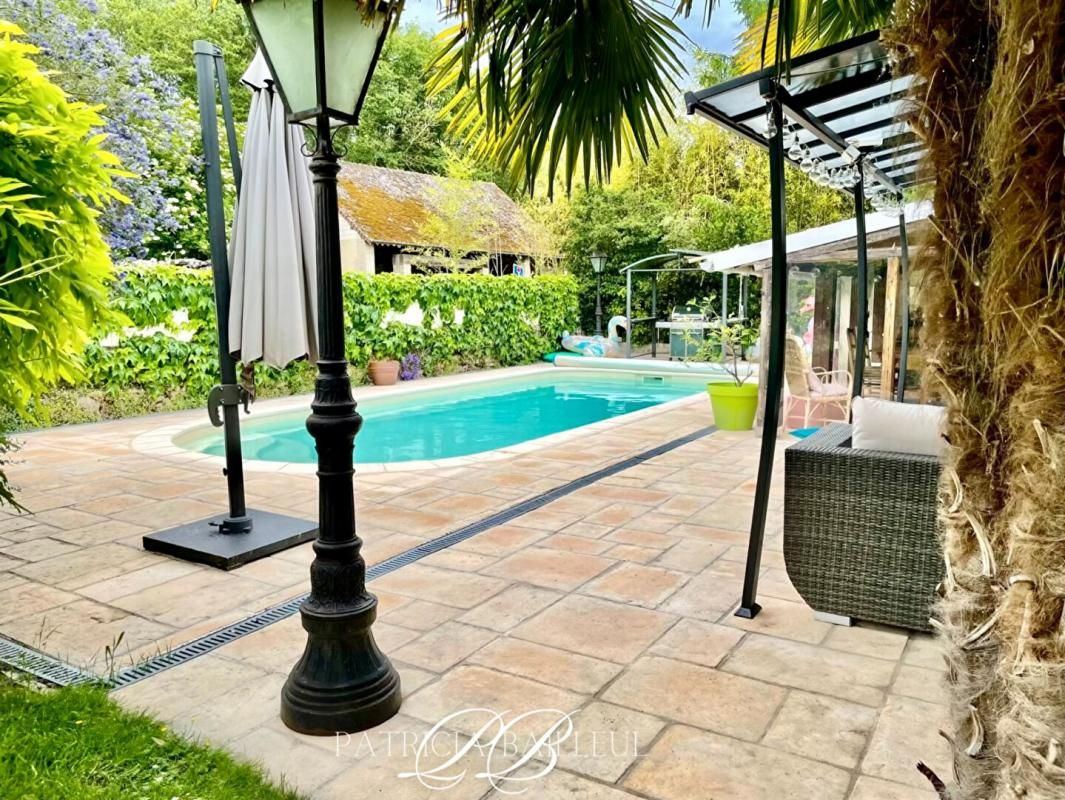 SENS Maison  T5  avec grange ,piscine sur un terrain de 948m2 3