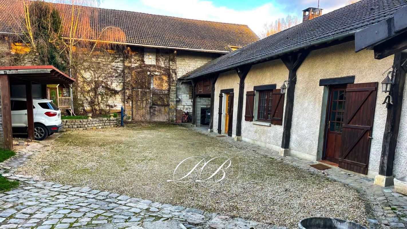SENS Maison  T5  avec grange ,piscine sur un terrain de 948m2 4