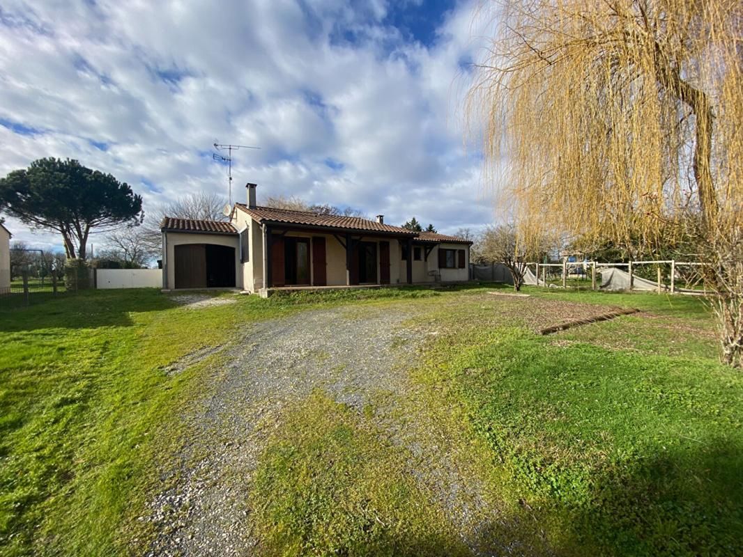 JONZAC EXCLUSIVITÉ Maison 6 pièces 136 m2 à SAINT SIMON DE BORDES 1
