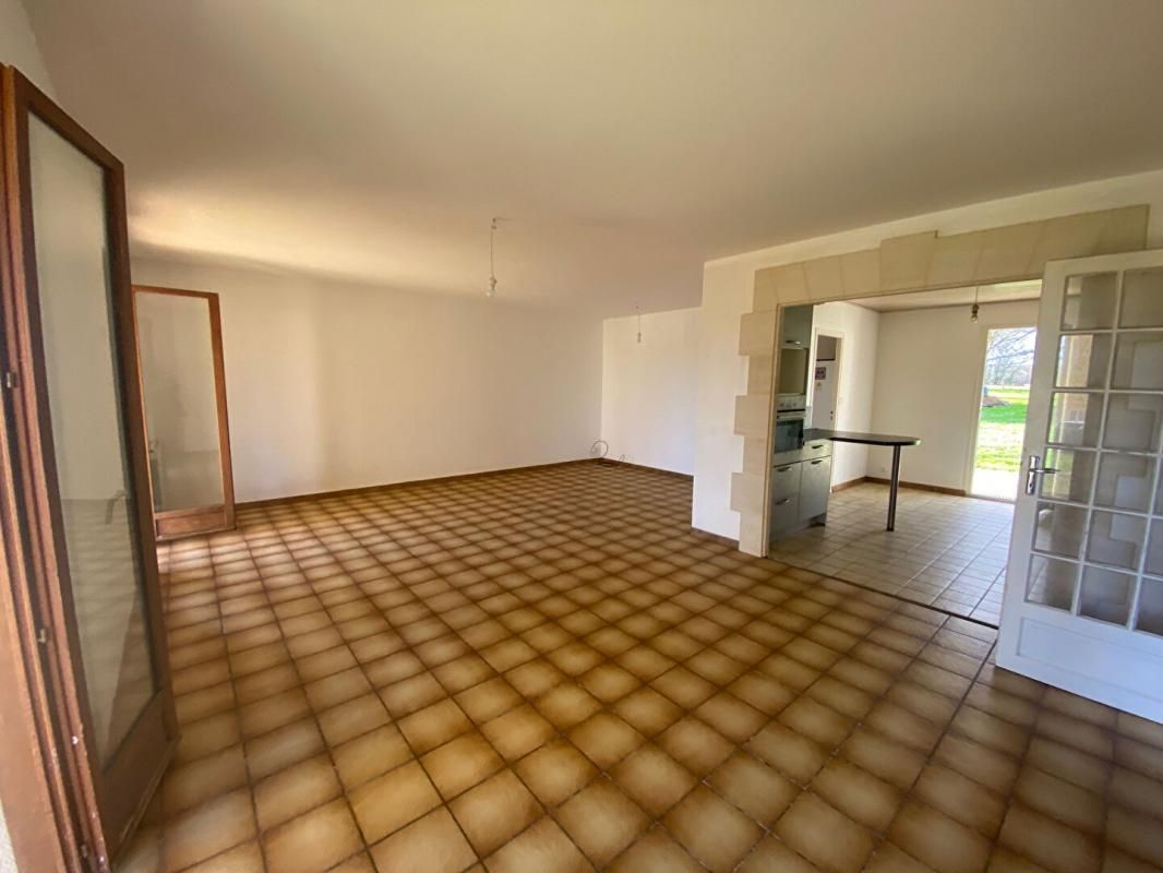 JONZAC EXCLUSIVITÉ Maison 6 pièces 136 m2 à SAINT SIMON DE BORDES 3