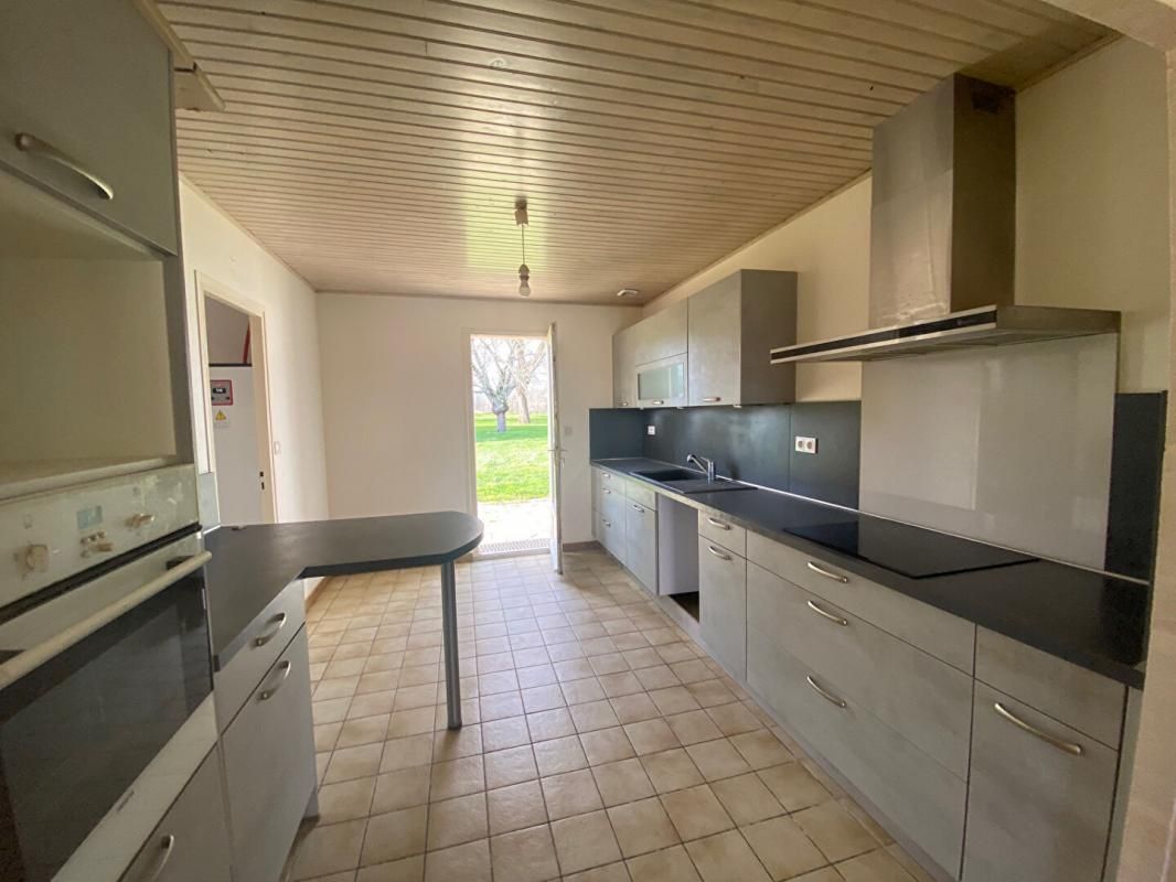 JONZAC EXCLUSIVITÉ Maison 6 pièces 136 m2 à SAINT SIMON DE BORDES 4