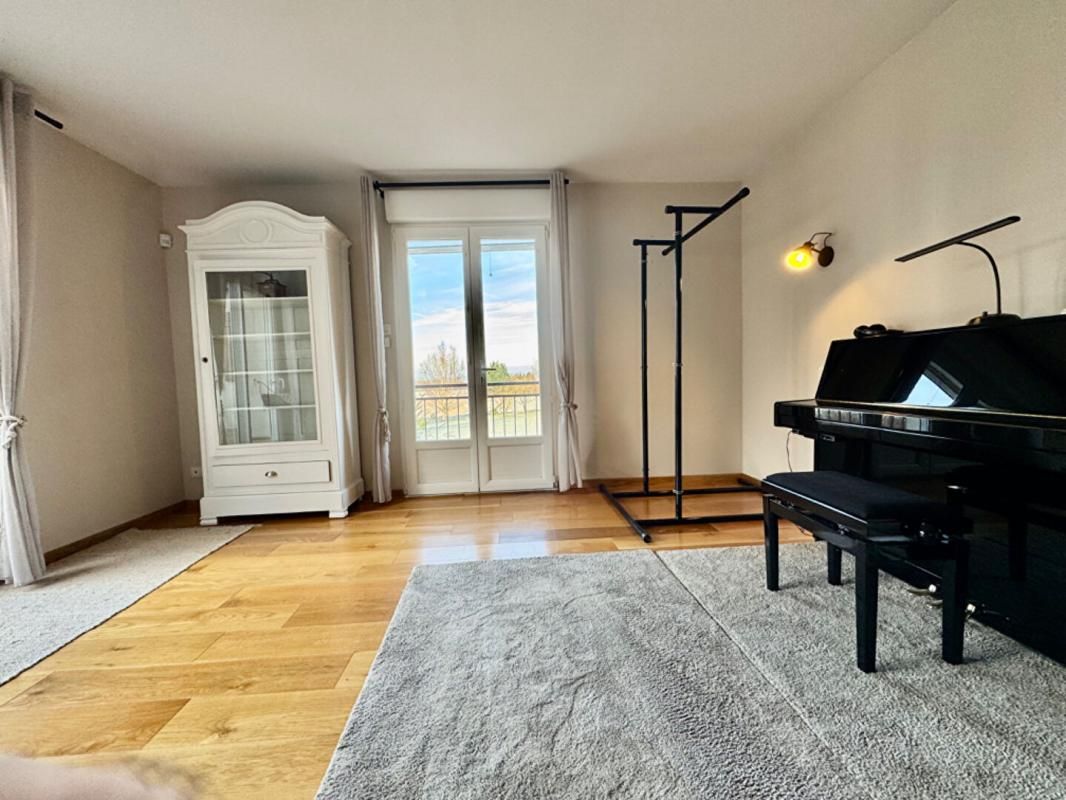 ALLONVILLE Pavillon de 210m2 sur une parcelle de 2443m2, 6 chambres et un bureau , 2 salles de bains 5mn d'Amiens 3