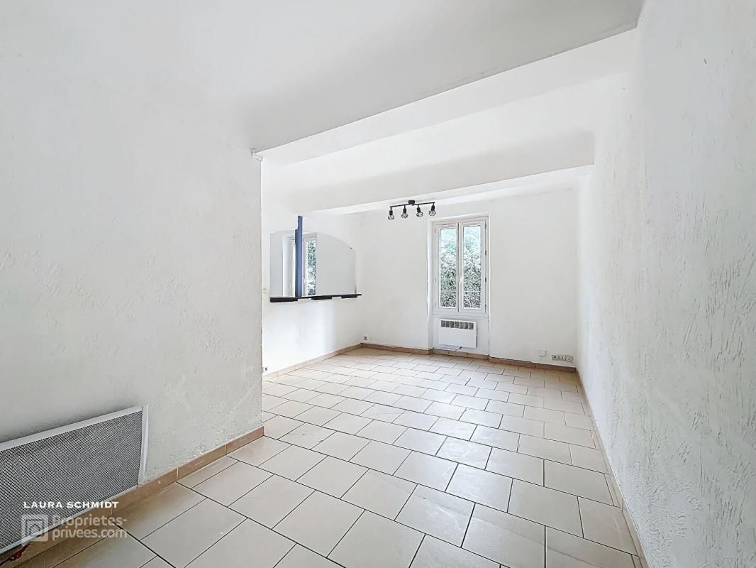 FLASSANS-SUR-ISSOLE Immeuble de rapport avec 3 appartements et 2 garages 3