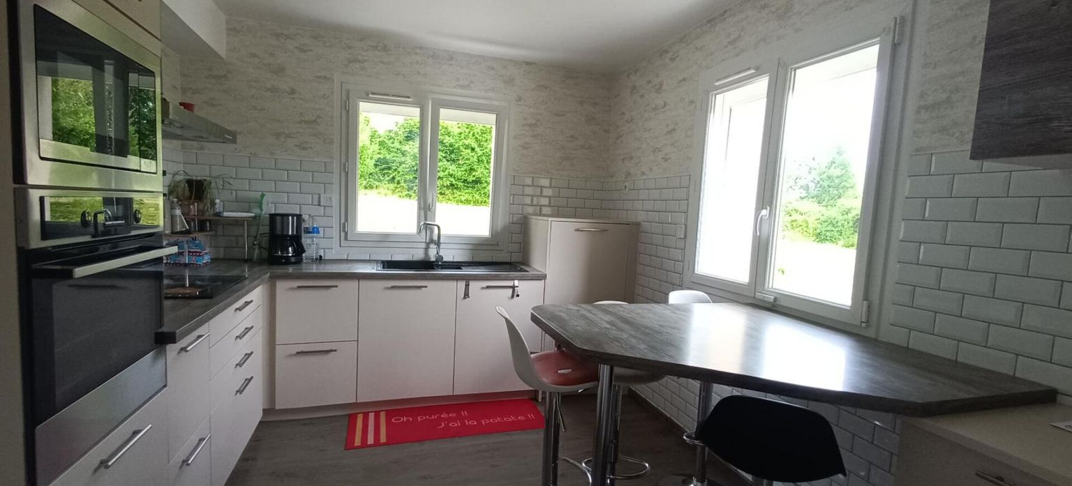 Maison familiale avec nombreuses dépendances