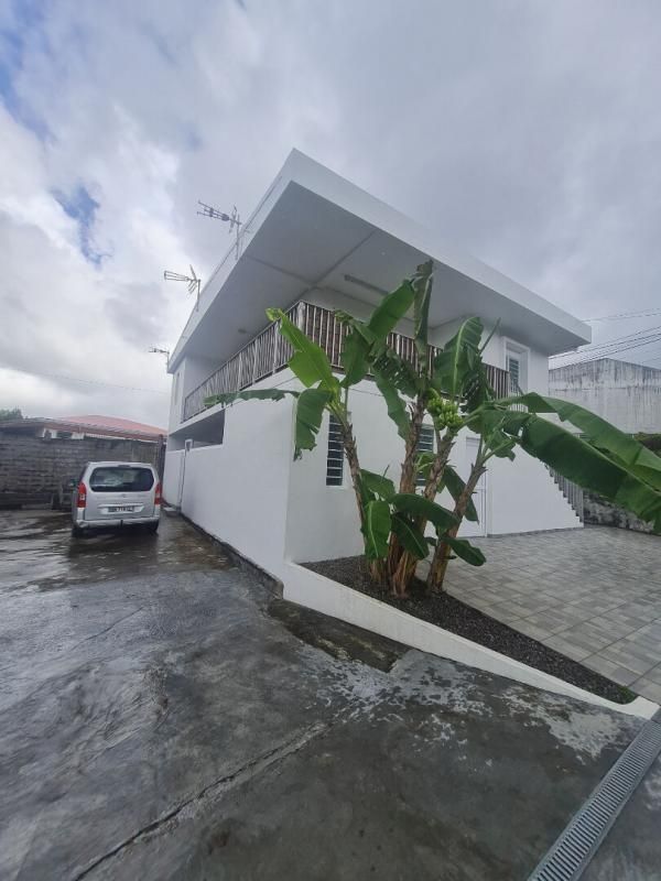 LE MORNE-ROUGE Belle maison sur deux niveaux  composée de 5 chambres. Superficie de 155 m2 sur un terrain de 717 m2 2