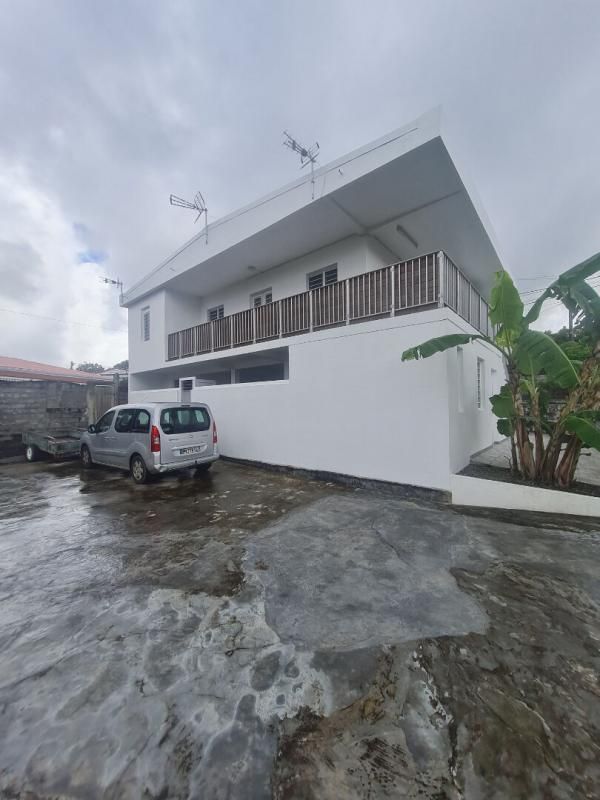 LE MORNE-ROUGE Belle maison sur deux niveaux  composée de 5 chambres. Superficie de 155 m2 sur un terrain de 717 m2 3