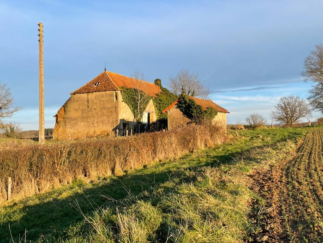 Corps de ferme à rebâtir avec possibilité d'avoir du terrain supplémentaire