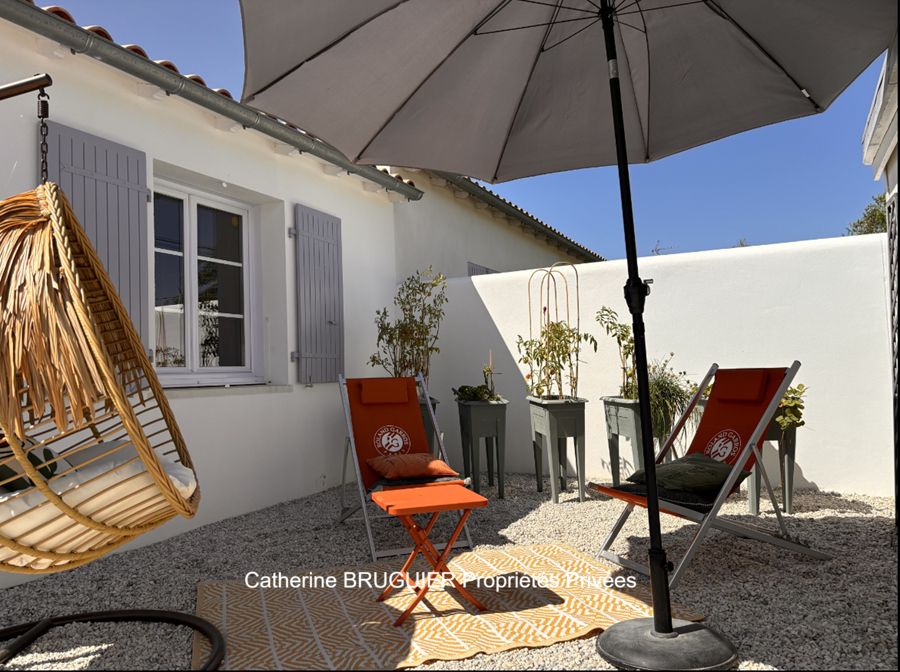 SAINT-SAUVEUR-D'AUNIS Elégante et raffinée Villa 176 m2, 5 chambres, piscine et jardin paysagé 4