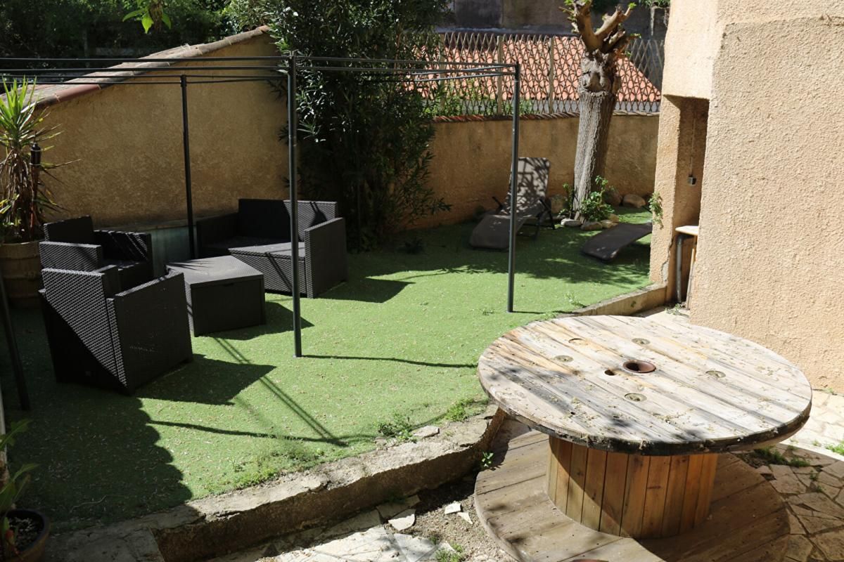 CAZOULS-LES-BEZIERS Maison Cazouls Les Beziers 6 pièce(s) 220 m2, grand garage 2