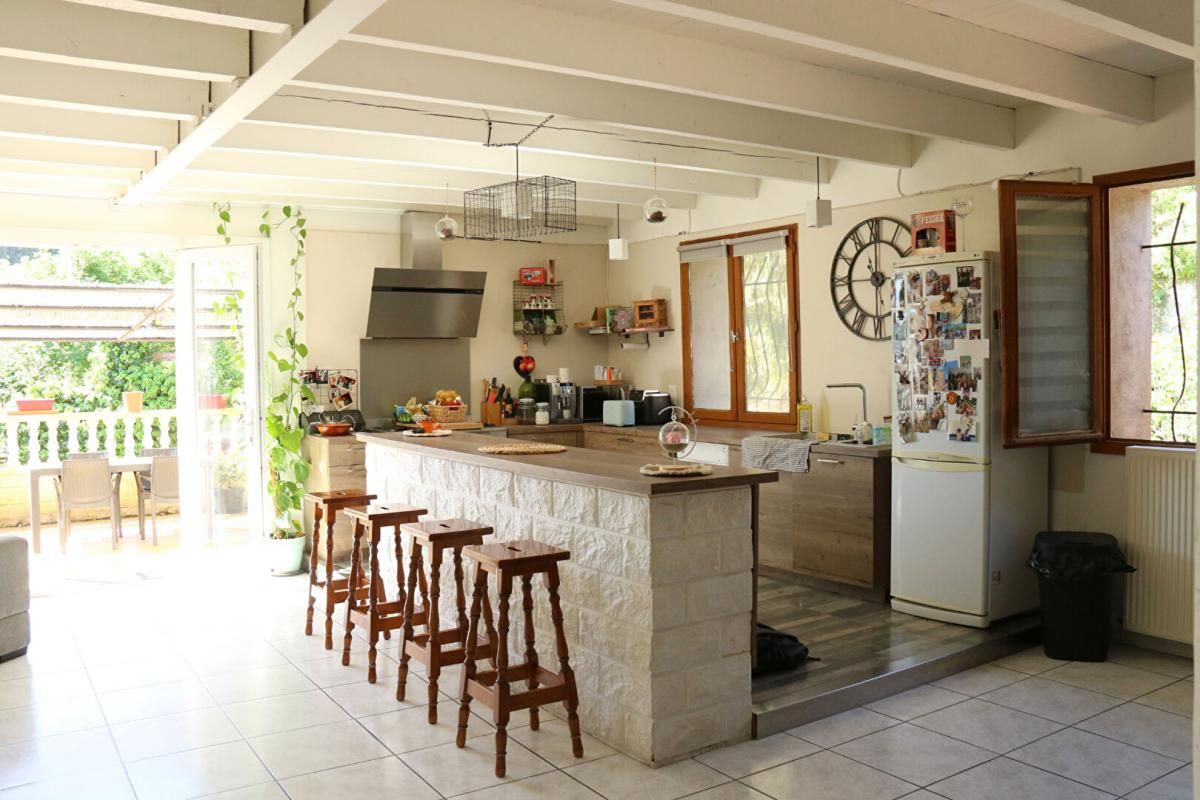 CAZOULS-LES-BEZIERS Maison Cazouls Les Beziers 6 pièce(s) 220 m2, grand garage 3
