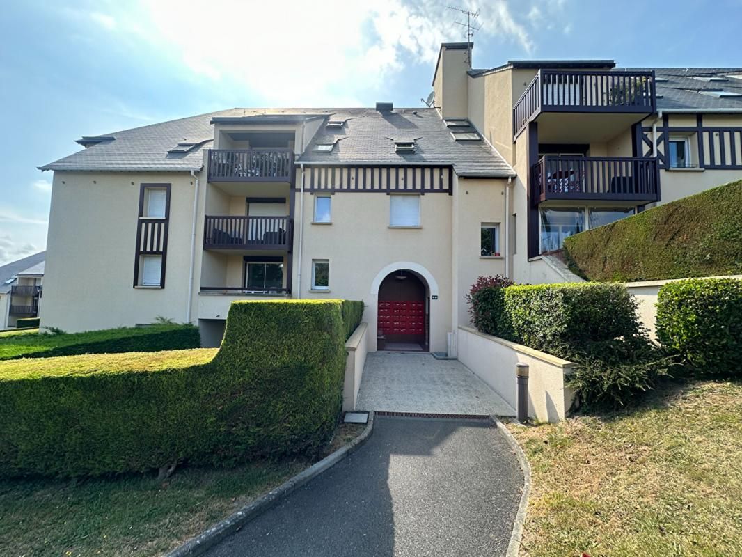 TROUVILLE-SUR-MER Joli F3 en Duplex, avec piscine et belle vue dégagée 2