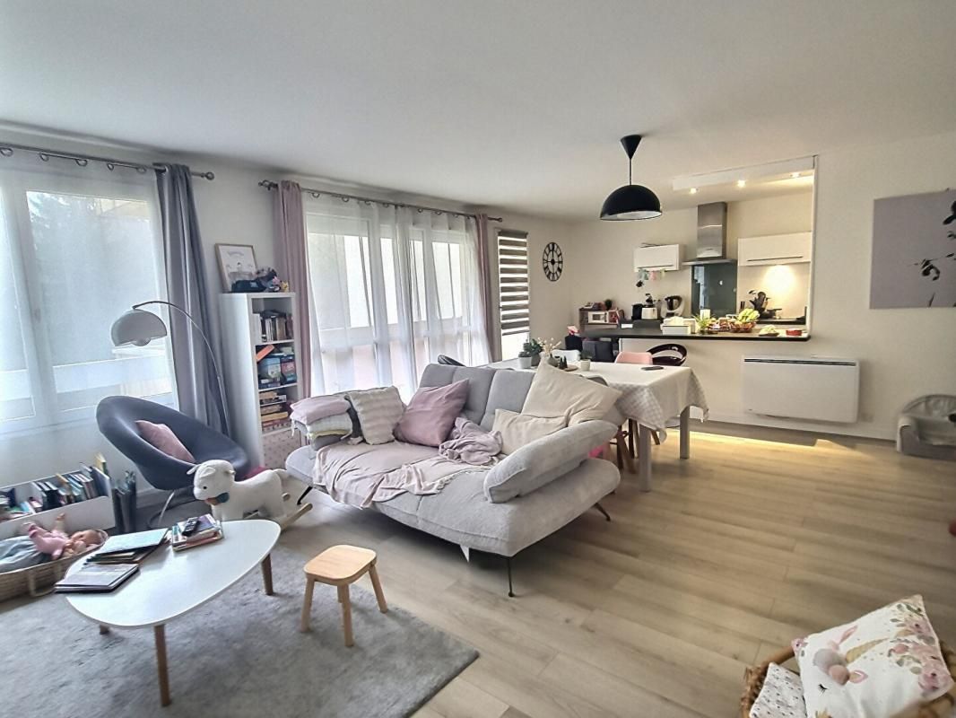 VAIRES-SUR-MARNE Appartement Vaires Sur Marne 4 pièces 83 m2 Résidence du Bois 4