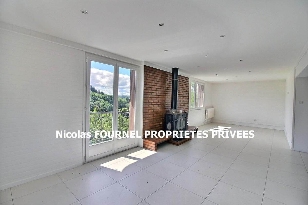 LE CHAMBON-FEUGEROLLES Maison Le Chambon Feugerolles 11 pièce(s) 231.86 m2 4