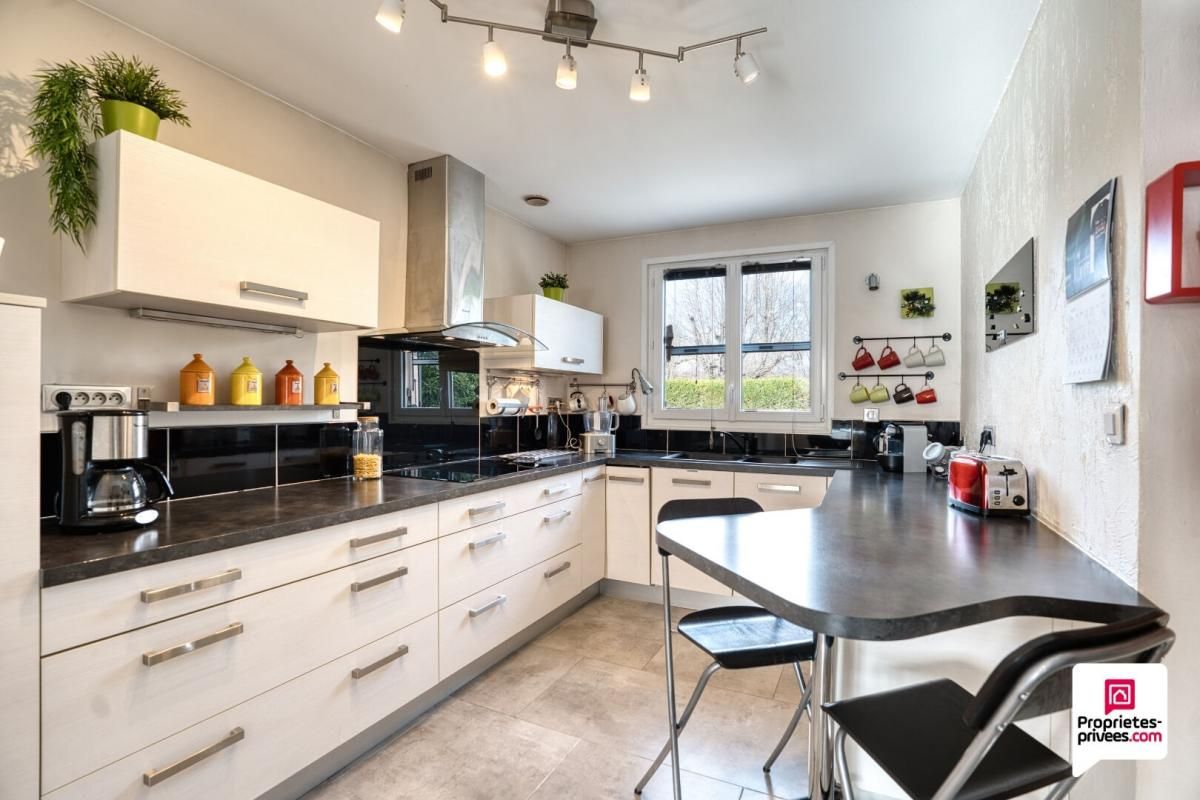 FEYZIN Charmante maison de 5 pièces,110 m2 avec jardin, à Feyzin 3