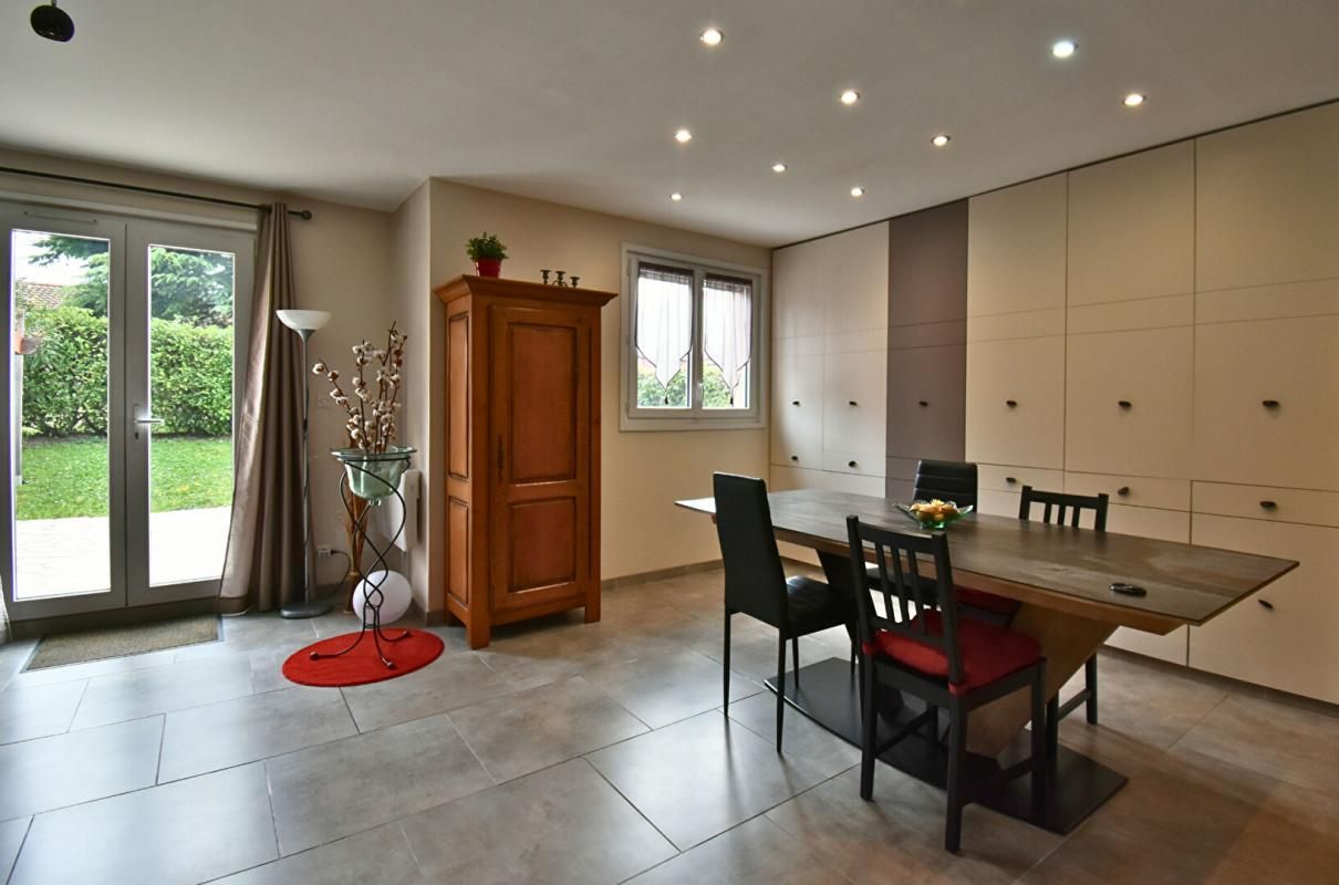 FEYZIN Charmante maison de 5 pièces,110 m2 avec jardin, à Feyzin 4