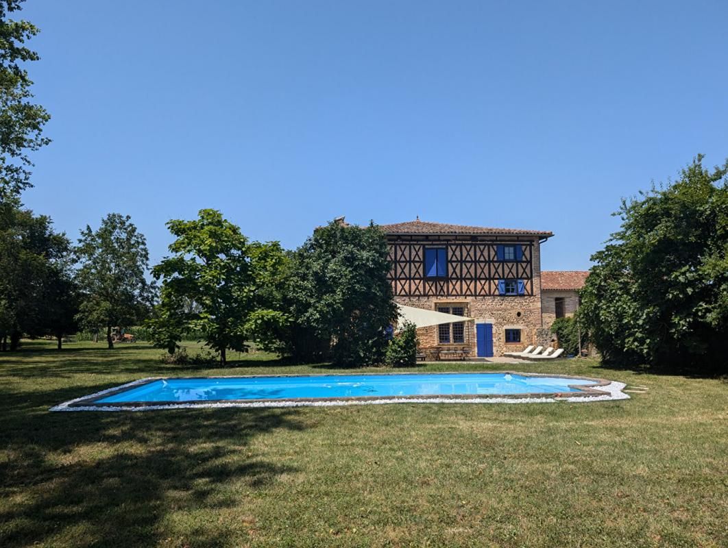 CAZERES Demeure de prestige avec dépendances et piscine sur terrain de 1 hectare 2