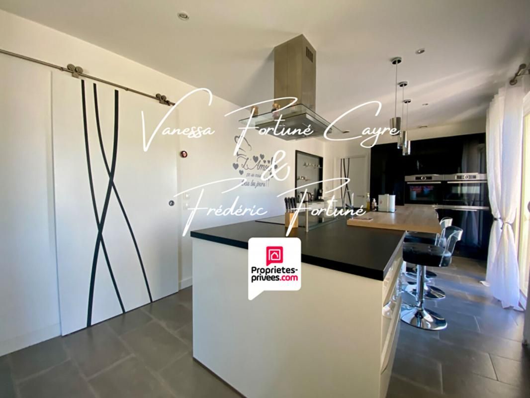 GALGON Maison en pierre 220m2 2