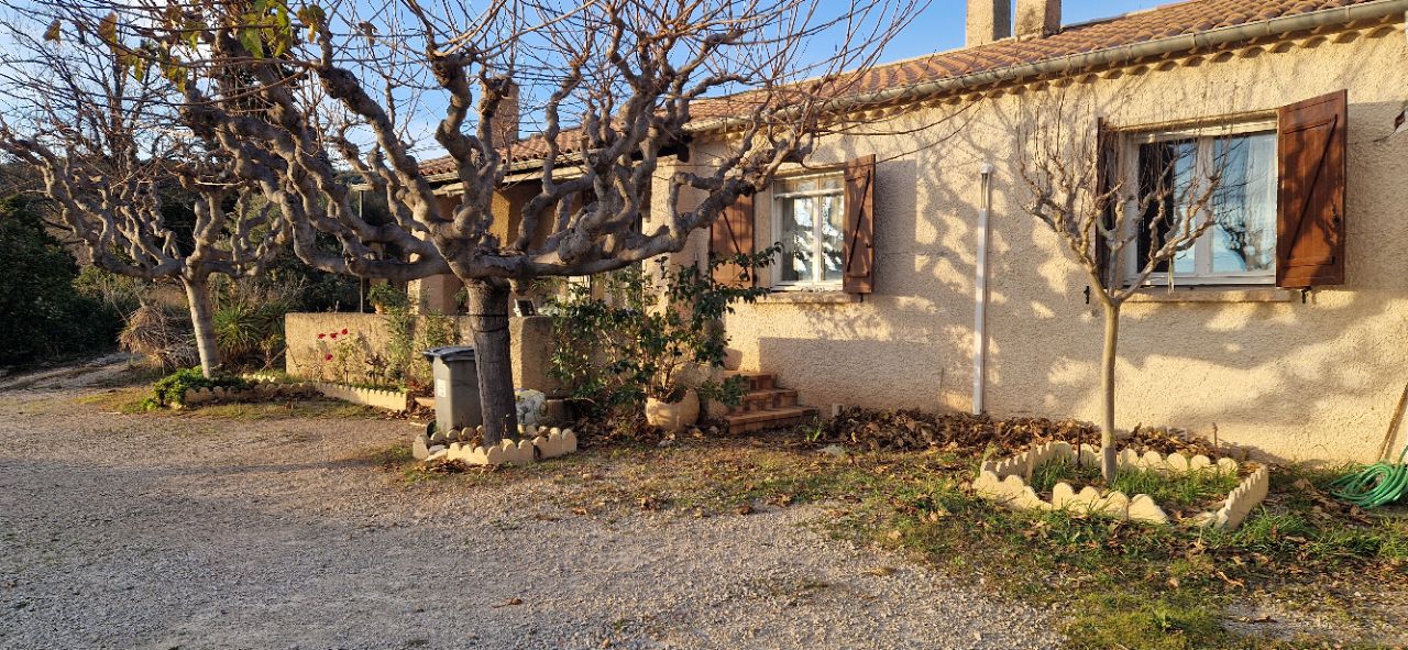 PERET Villa sur un beau terrain divisiblr 2