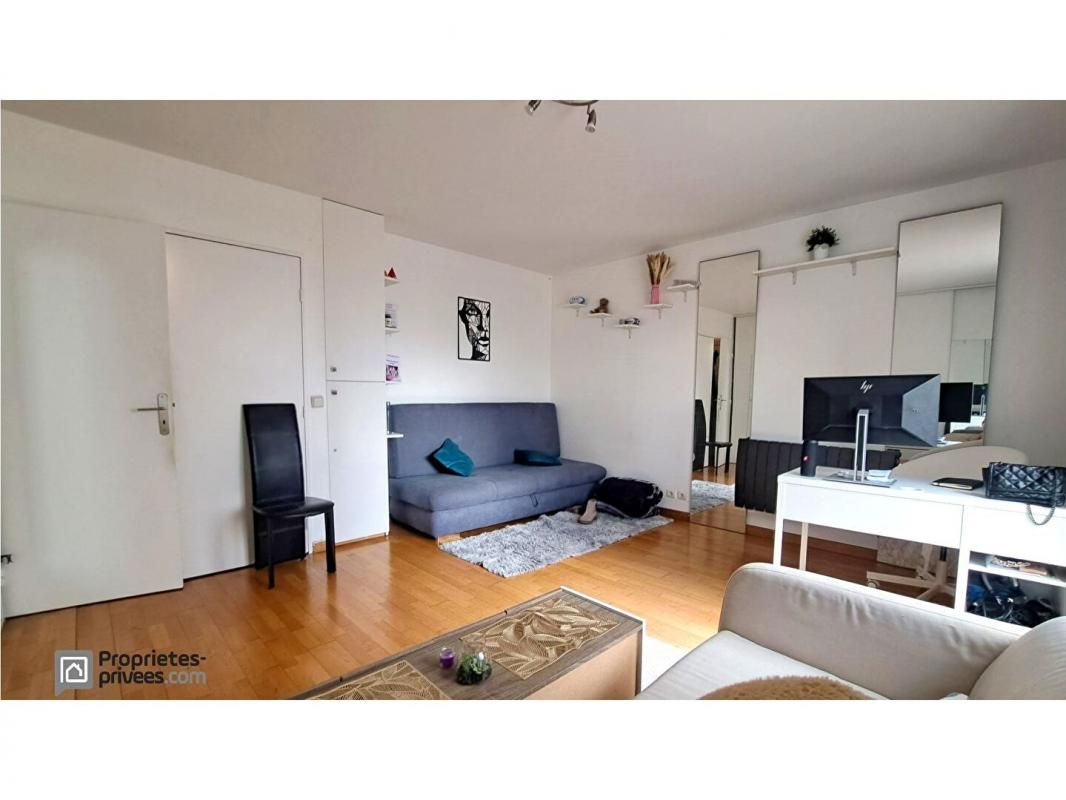 COLOMBES Colombes - Appartement 2 pièces de 49 m2 - Fonctionnel et lumineux, agrémenté de balcons spacieux 2